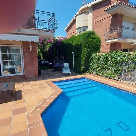 Casa Con Piscina En Costa Barcelona